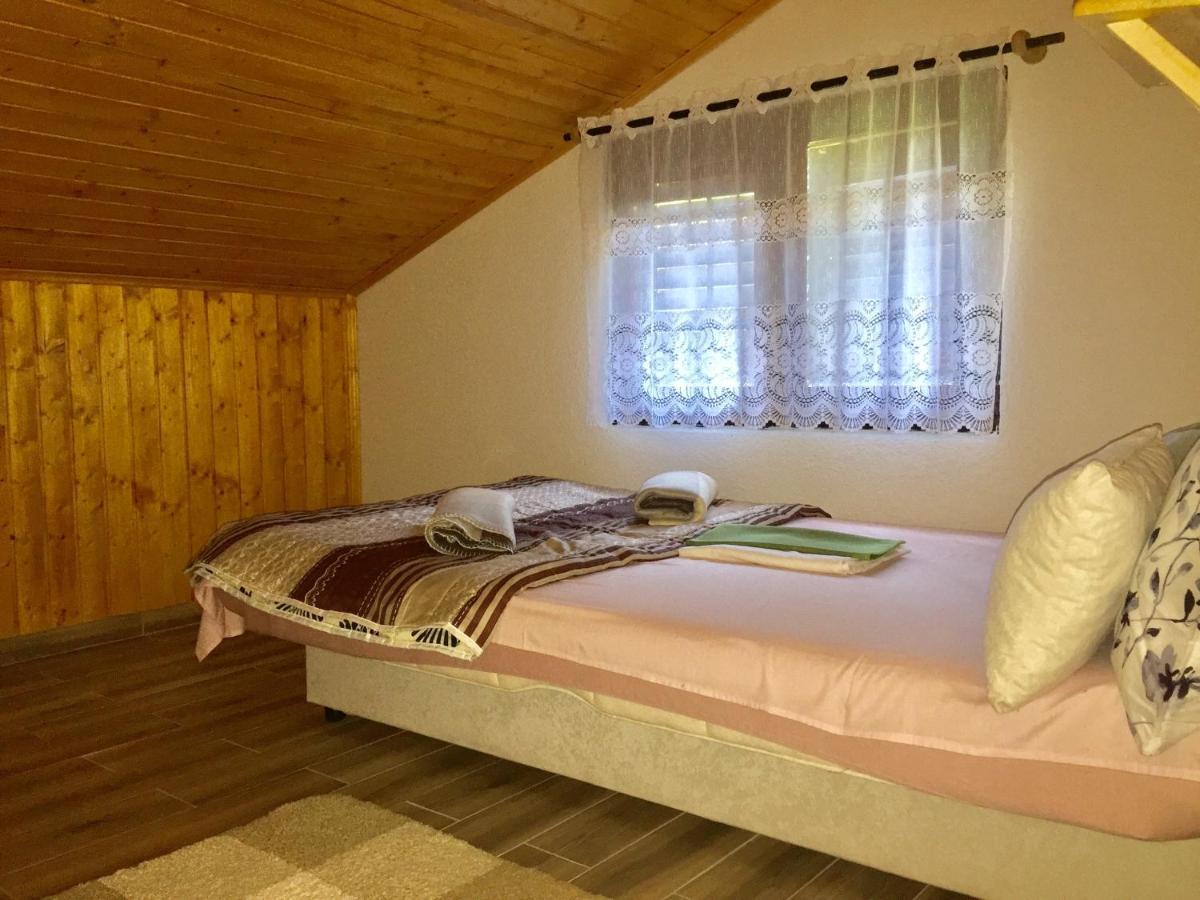 Holiday Home Radocaj สลูน ภายนอก รูปภาพ