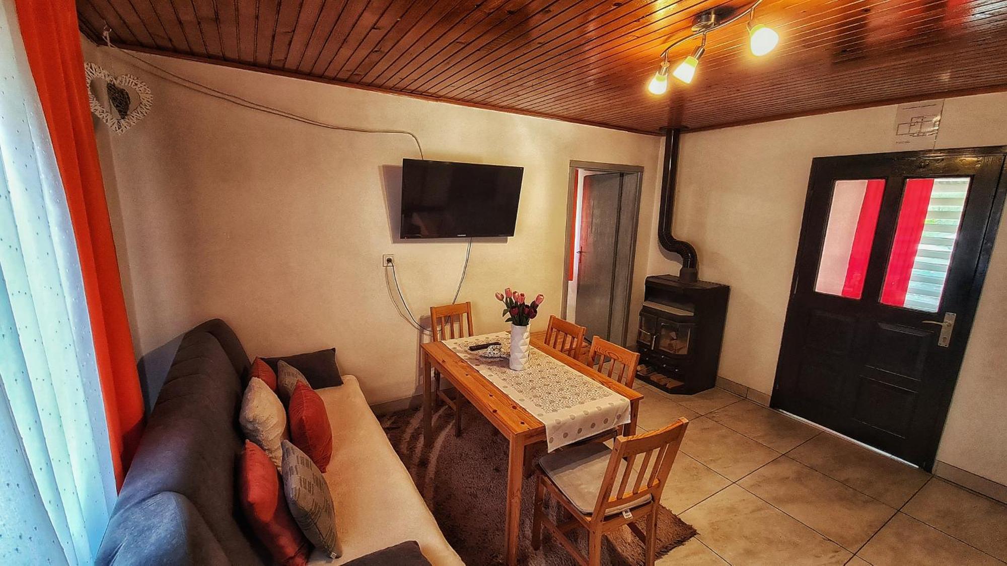 Holiday Home Radocaj สลูน ภายนอก รูปภาพ